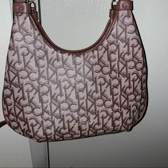 👜 Calvin Klein Monogram Chain Strap Hobo Bag - Picture 11 of 12
